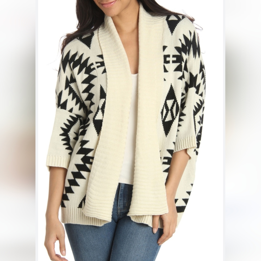 36 Point 5 Women's Size Medium Quarter Sleeve Cardigan Tribal Print